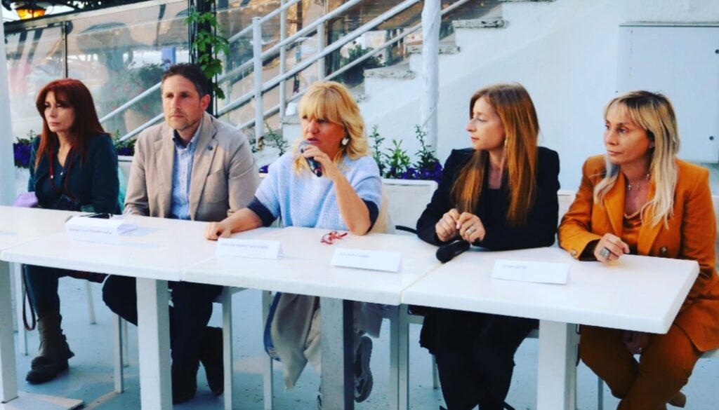 foto 1 sindaco giuseppe guida , maridi adele vairo rosaria de cicco ester gatta