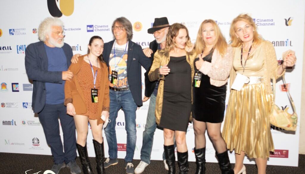 il cast al completo (2)