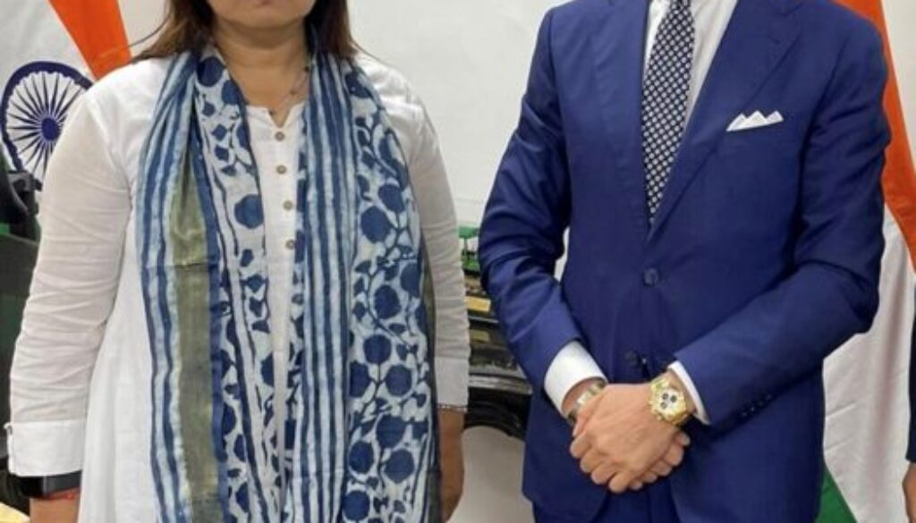 progetto italia india (da sinistra) il ministro di stato meenakhashi lekhi con roberto stabile.docx