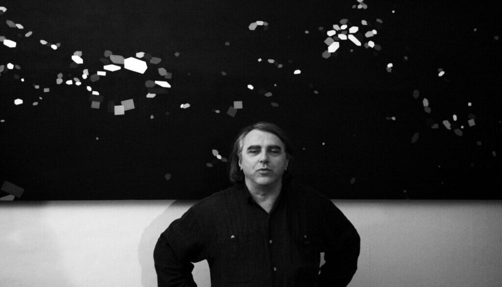 antonio capaccio davanti a un suo quadro foto luca fabiani 2010 
