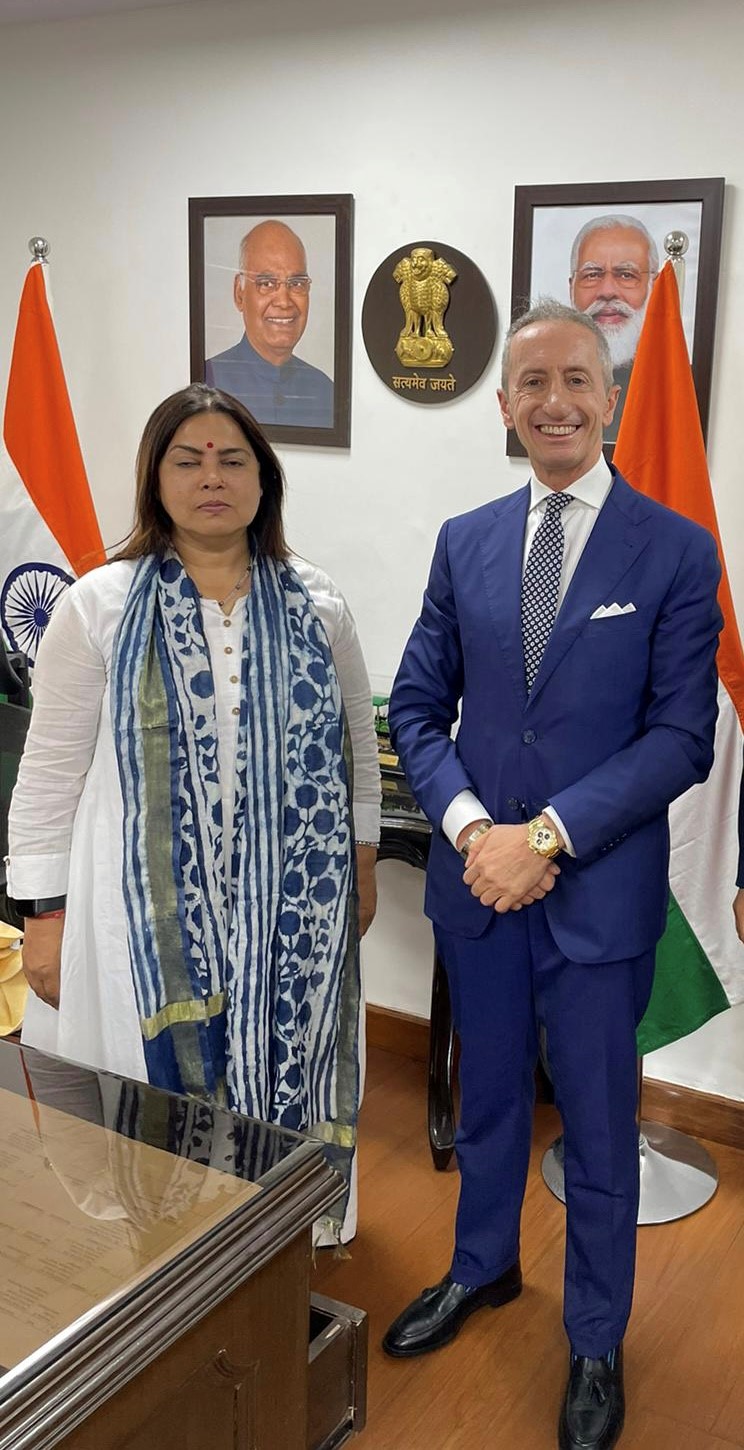 progetto italia india (da sinistra) il ministro di stato meenakhashi lekhi con roberto stabile.docx