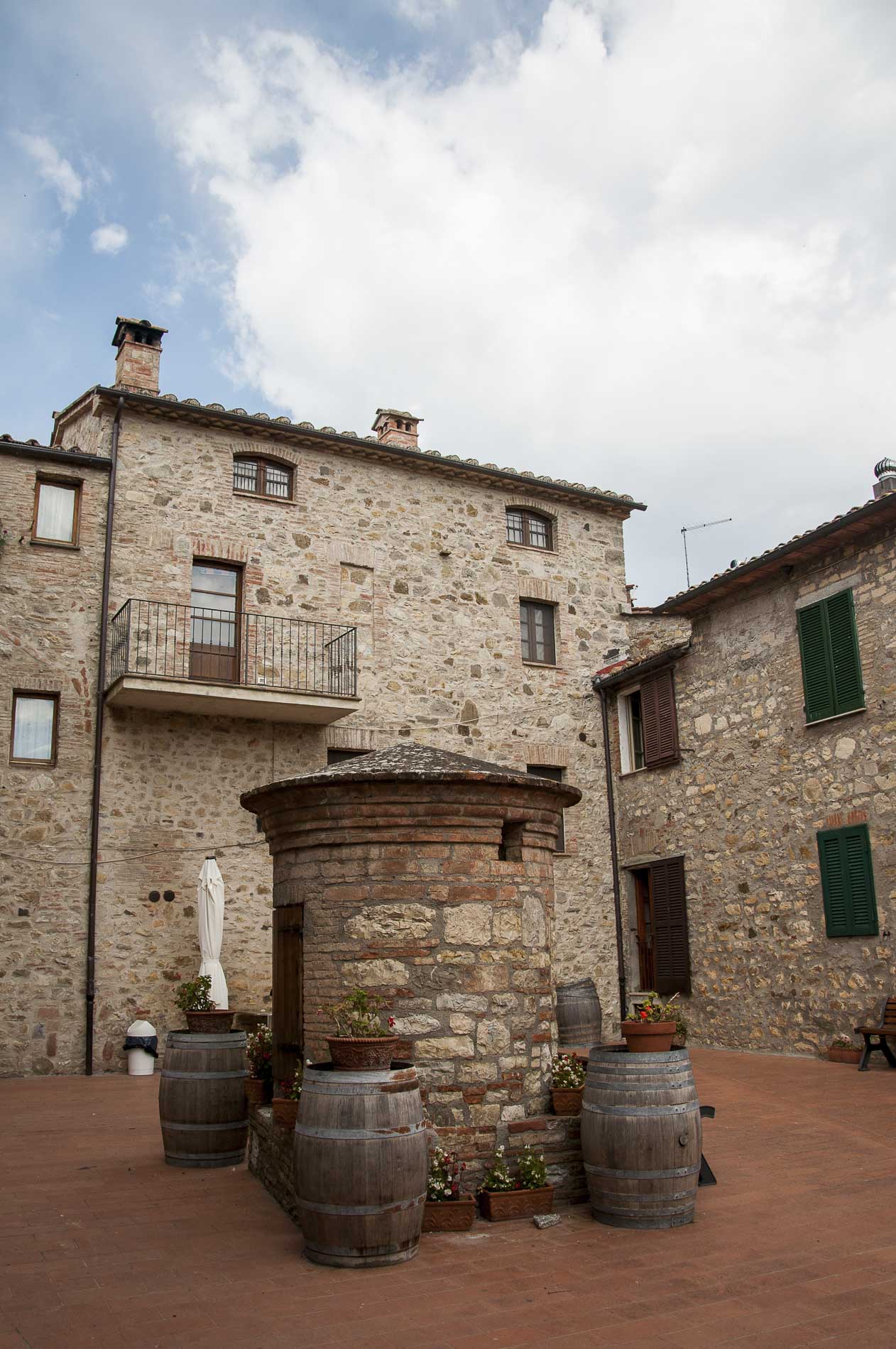 san casciano dei bagni frazione palazzone piazza del pozzo
