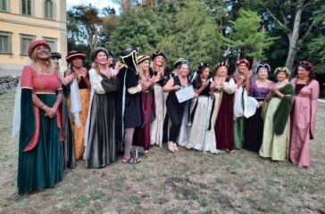fascino mediterraneo in costume medievale 22
