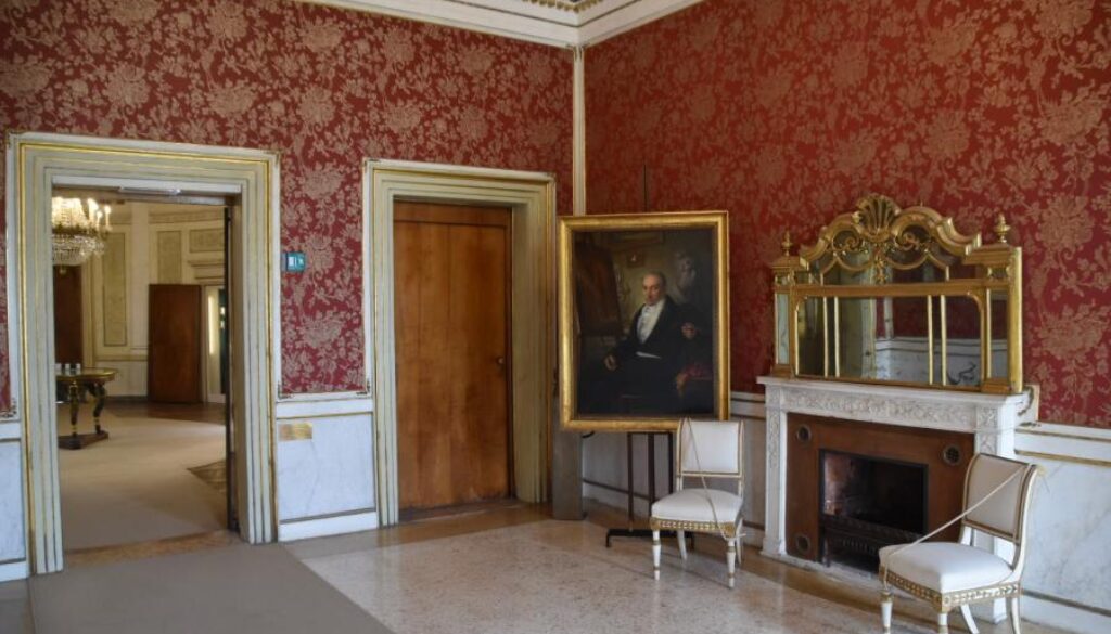 sale private palazzo reale 3