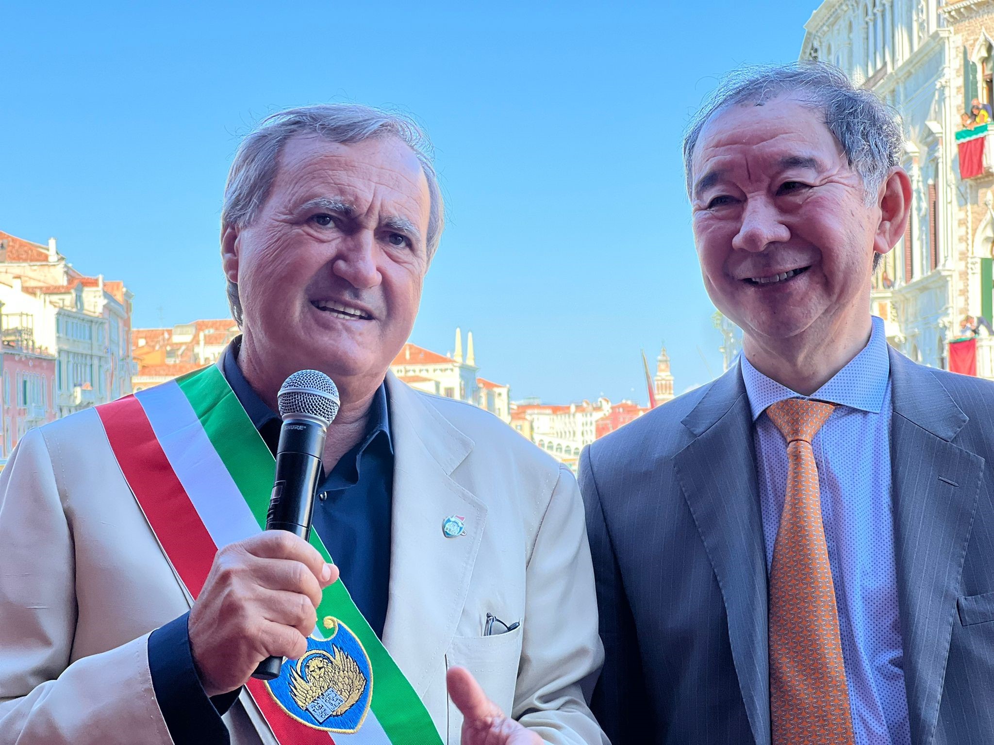 ambasciatore giapponese con sindaco brugnaro