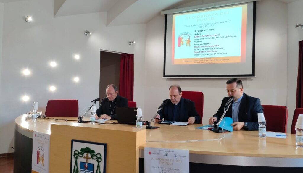 da sx parisi, pagniello, stanizzo premio caritas 2022