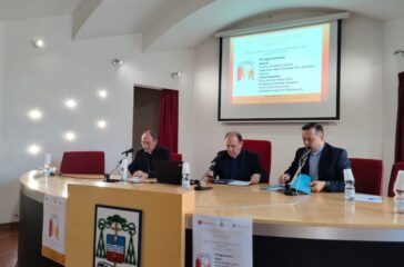 da sx parisi, pagniello, stanizzo premio caritas 2022