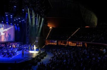 queen at the opera stage