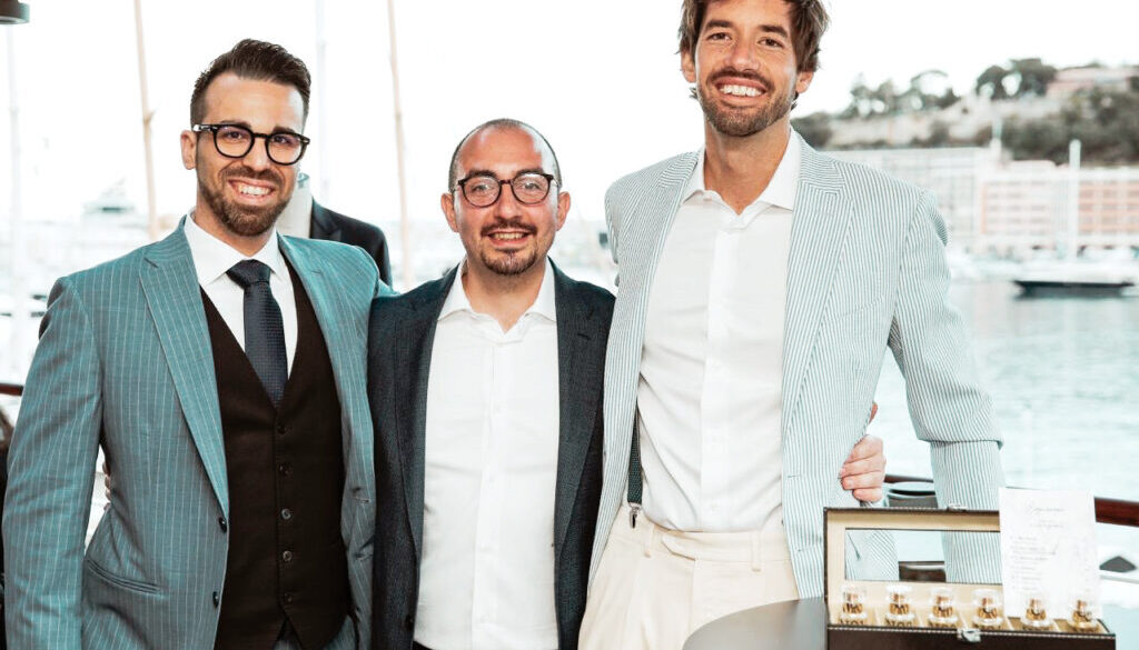 Primo anniversario di Équivoque