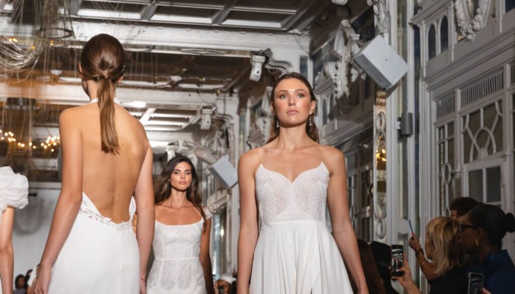 Un Trionfo di Eleganza sulle Passerelle di Parigi – The enchanting triumph of elegance and innovation