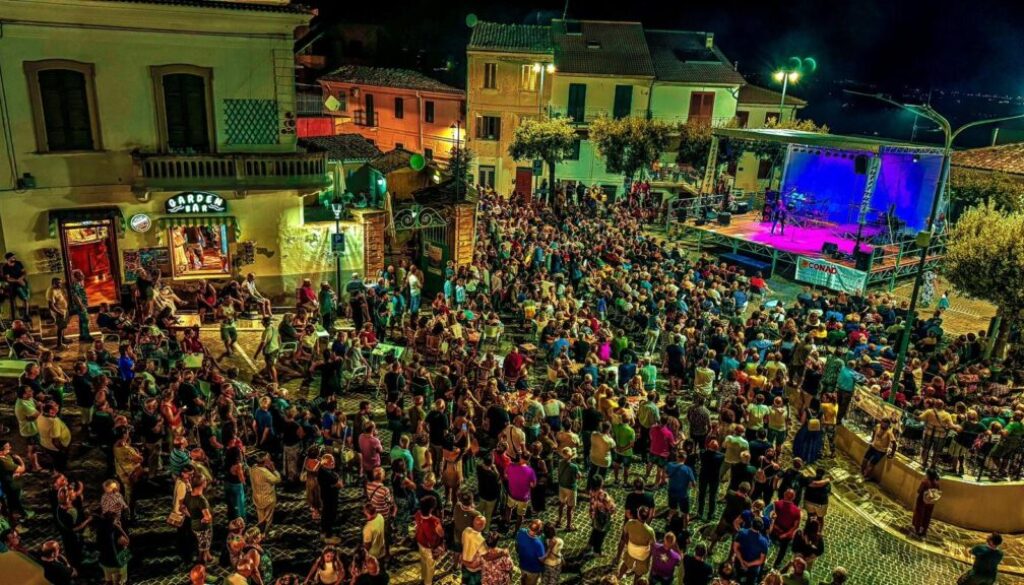 Artisti circensi per I Colori del Borgo